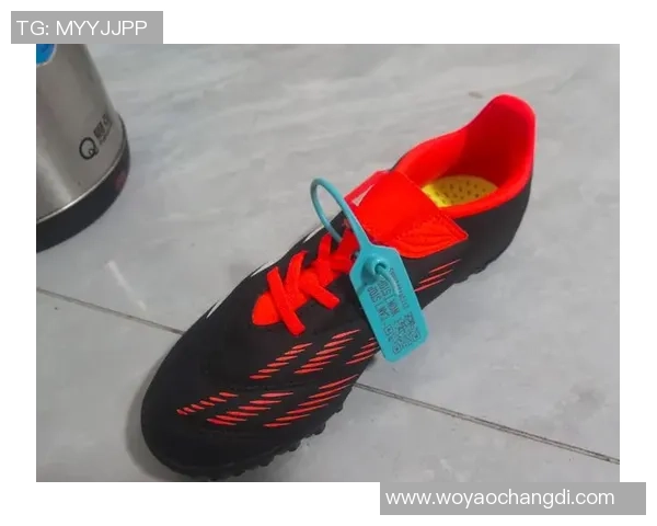 球星们穿着不同尺码足球鞋的真实展示与搭配分析